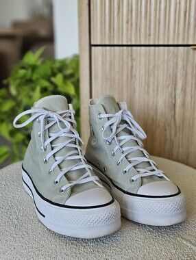 Converse Women's Size 9 Chuck Taylor All Star Lift Platform Sneakers
